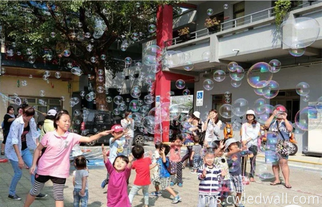 Acara Peringkat Mesin Bubble menunjukkan Bubble machine stage events show